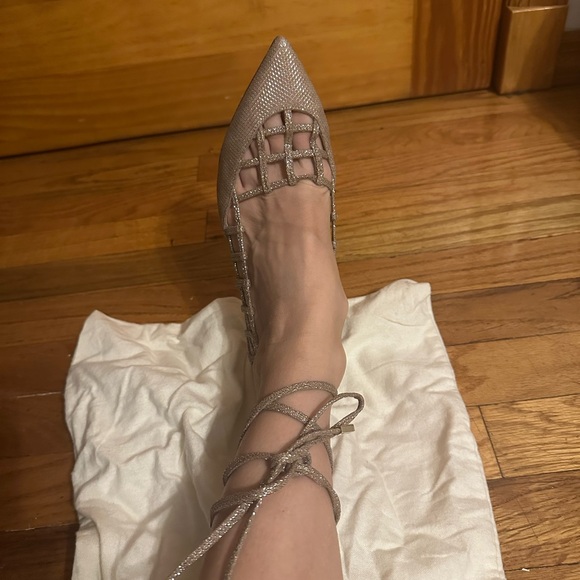 NWT Jimmy Choo fairy sparkly beige gold
Tie up kitten heels - Picture 1 of 11